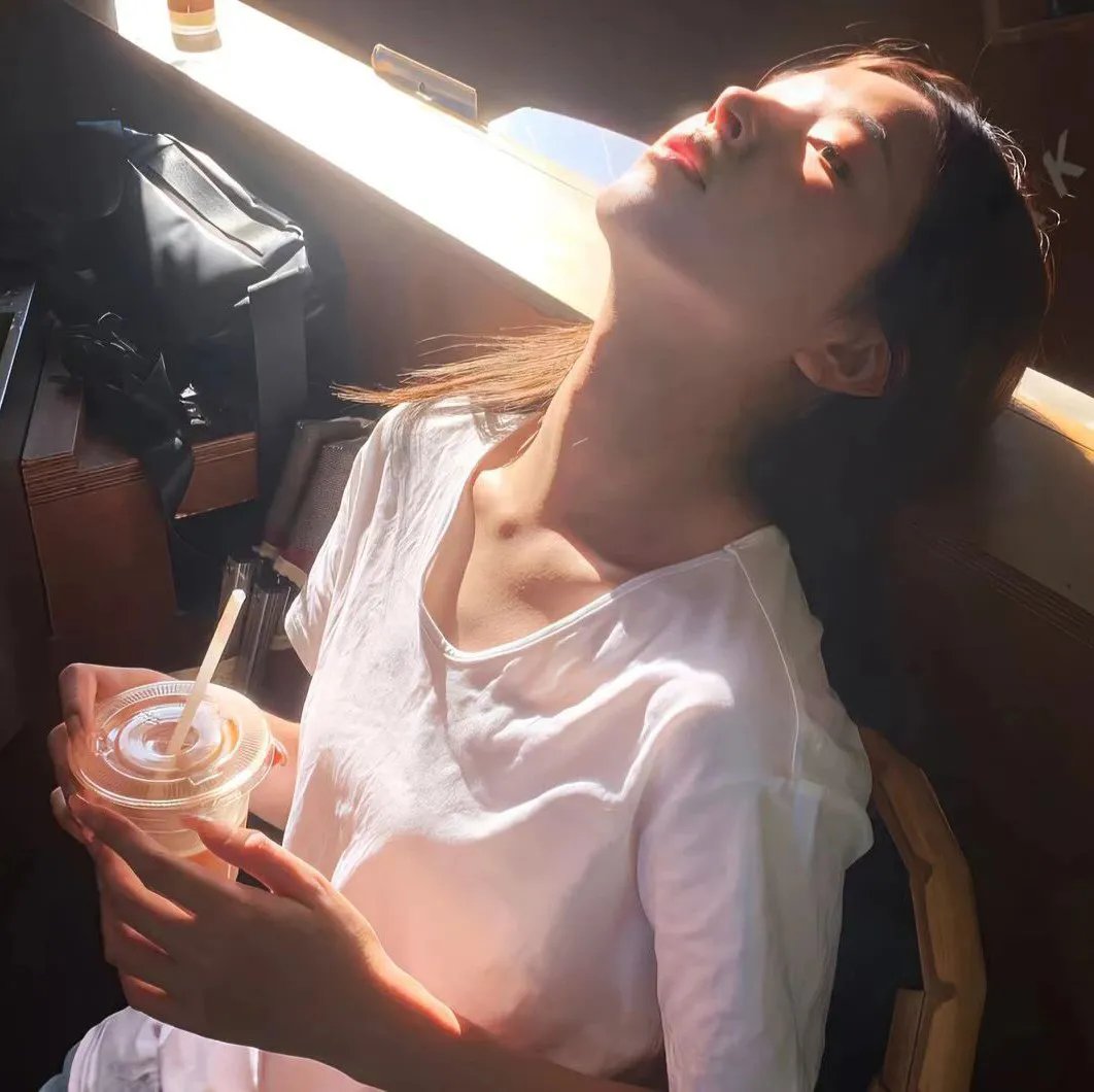 孤独的生还者海报