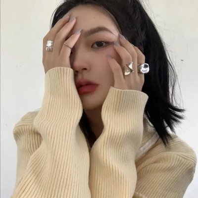 女人与英雄海报