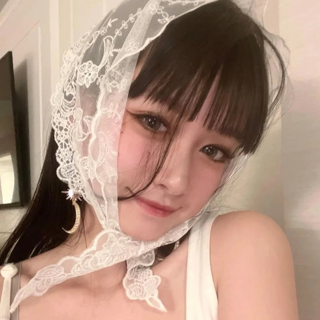 皮裘大衣女人海报